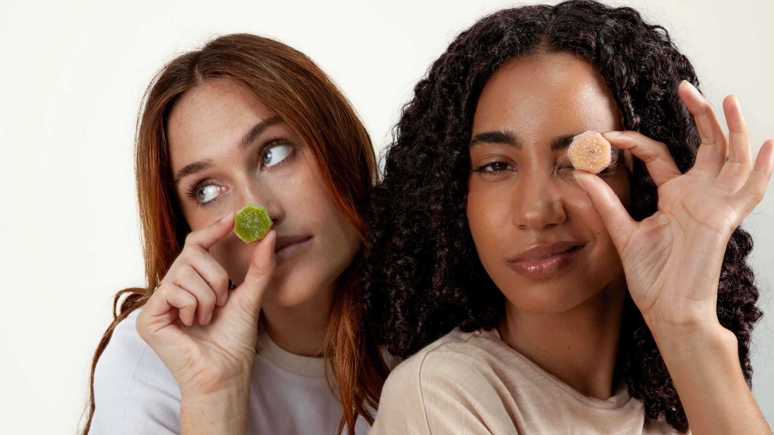 women holding Elo smart gummies